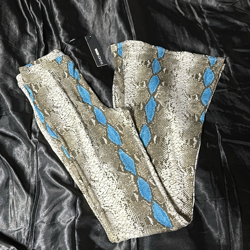 NWT Fashion Nova “Sneaking around flare pant”